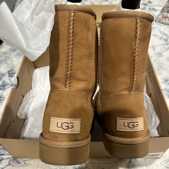 Uggs Classic Short II size 6 - Picture 4 of 8